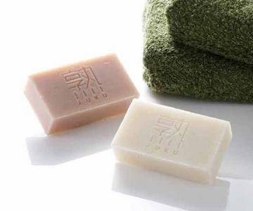 洗顔石鹸「ブラン」と「ロゼ」