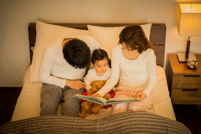 共働きパパママが悩む「子どもの寝つき」、入眠環境に適した読み聞かせ照明があるとベスト